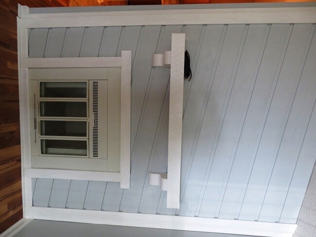 Building Photo - 2 BR 1.5 BA Duplex in Twinwood