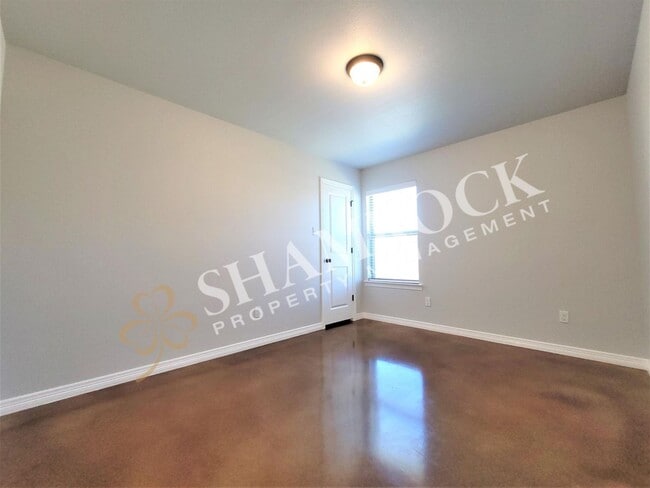 Building Photo - 1002 Sparrow Cove