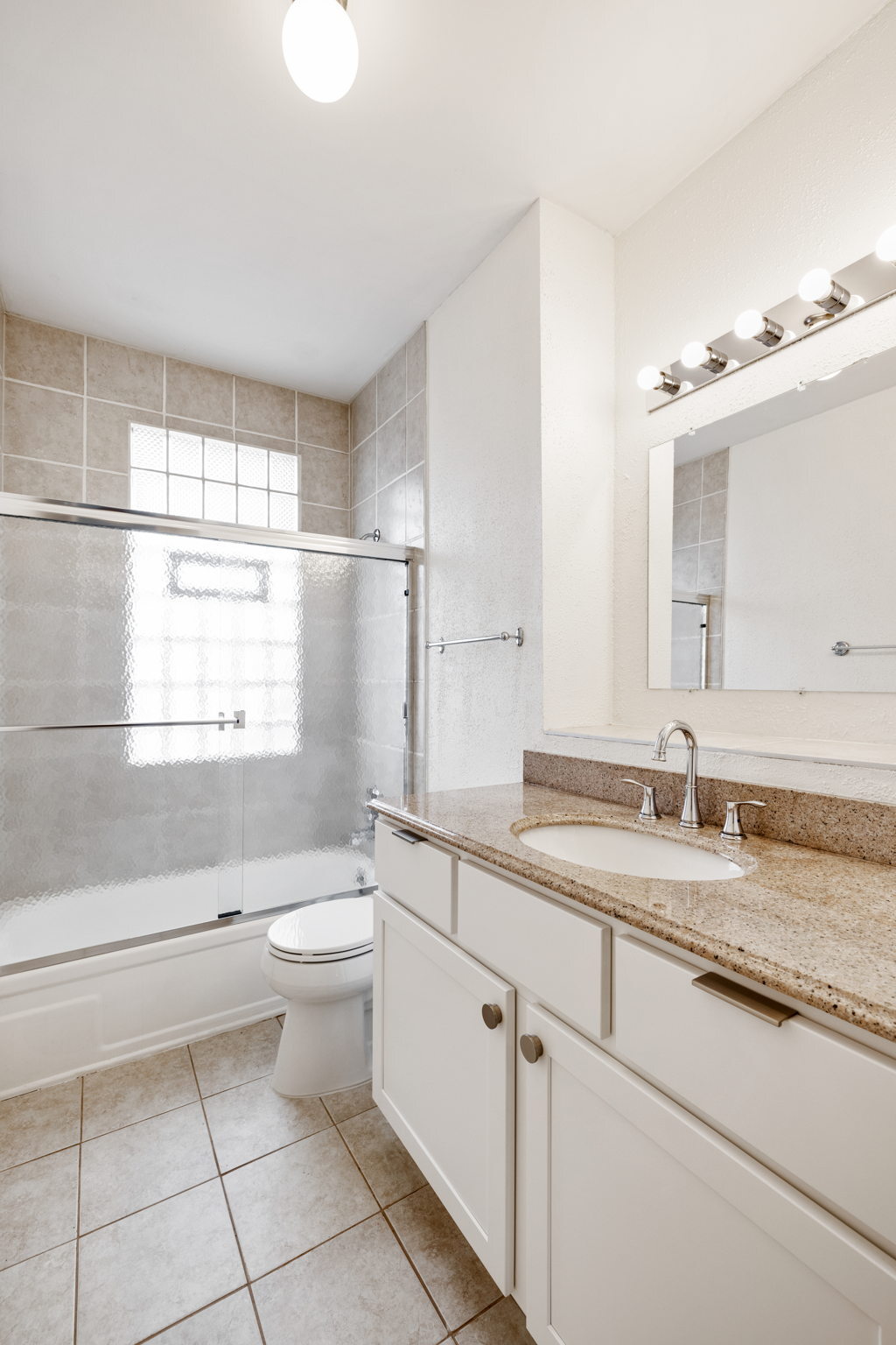 Master Bathroom - 5236 Waterman Blvd