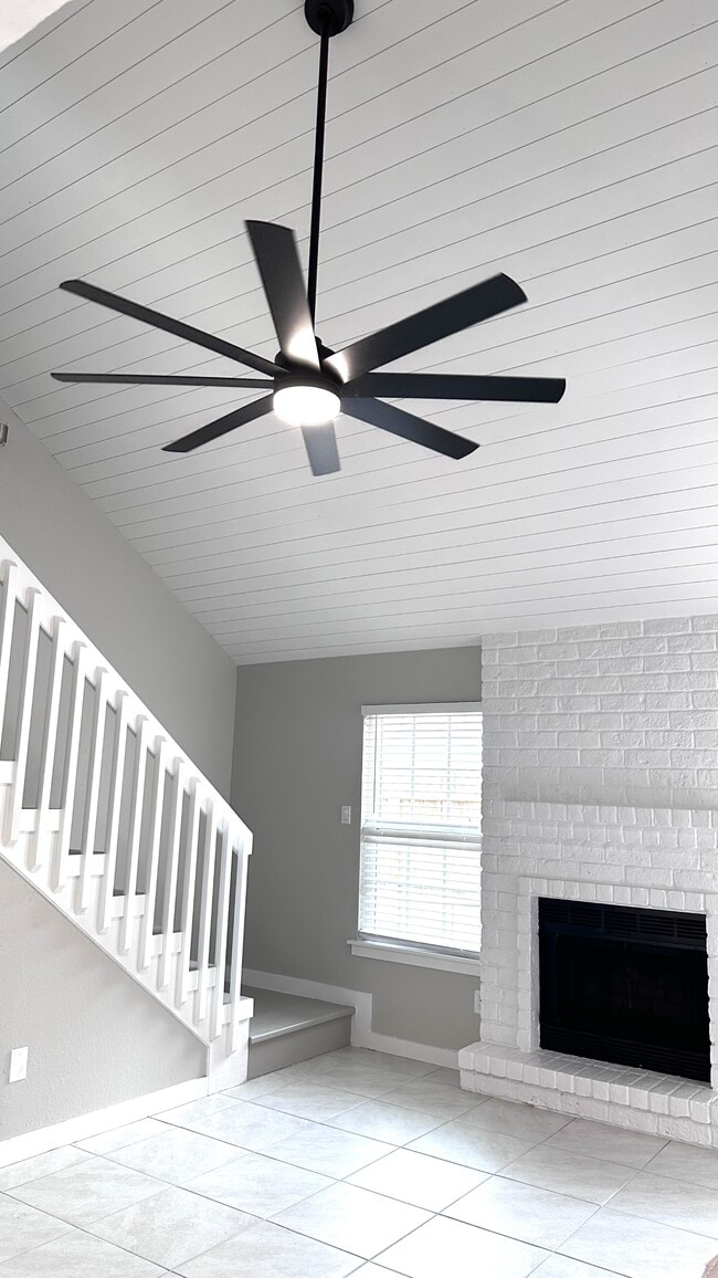 Building Photo - 7202 Mansions Dr