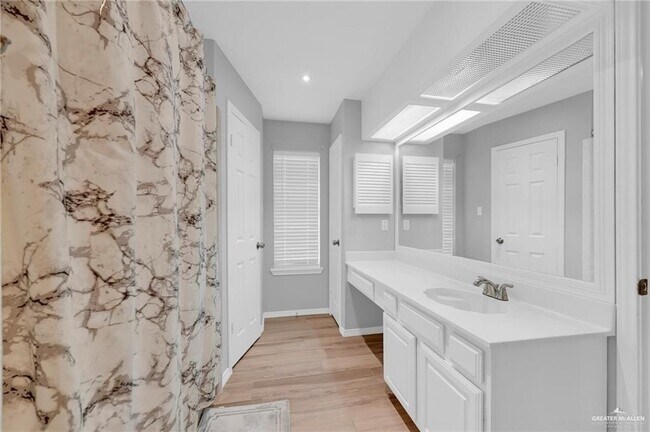 Building Photo - 18 Heritage Oaks Rd