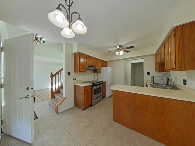 Building Photo - 3524 Willowview Ct