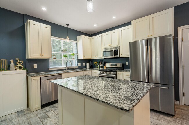 Building Photo - 200 Wallen St