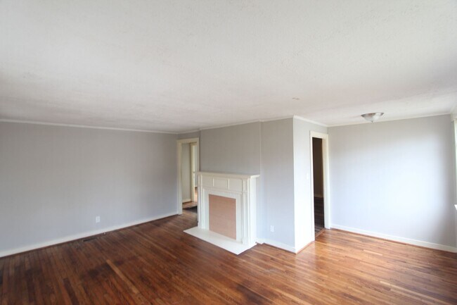 Building Photo - 1705 2nd Ct W