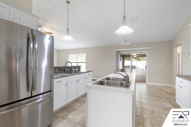 Building Photo - 13 Ryberry Dr