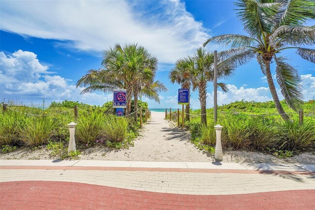 Building Photo - 2457 Collins Ave