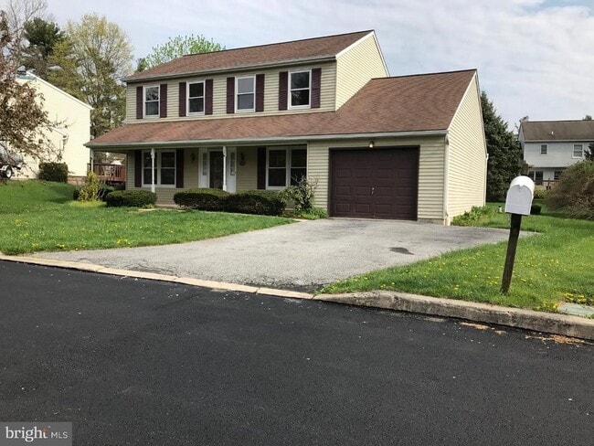 Building Photo - 2 Corwen Terrace W