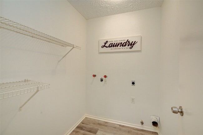 Building Photo - 1911 Ripple Creek Dr