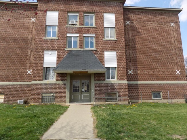 Primary Photo - 201 Grand St