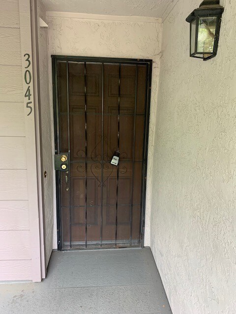 Building Photo - Spacious Condo w/ Washer/Dryer, A/C & View!