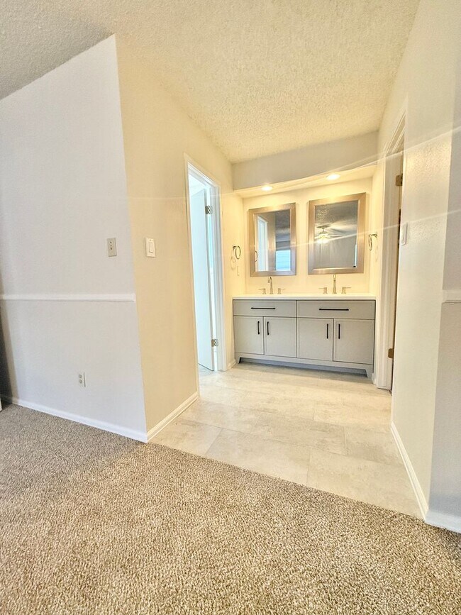 Building Photo - Beautiful Home on Picket for Rent!