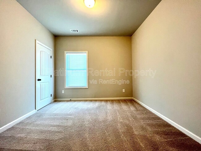 Building Photo - 244 Stonecreek Bnd