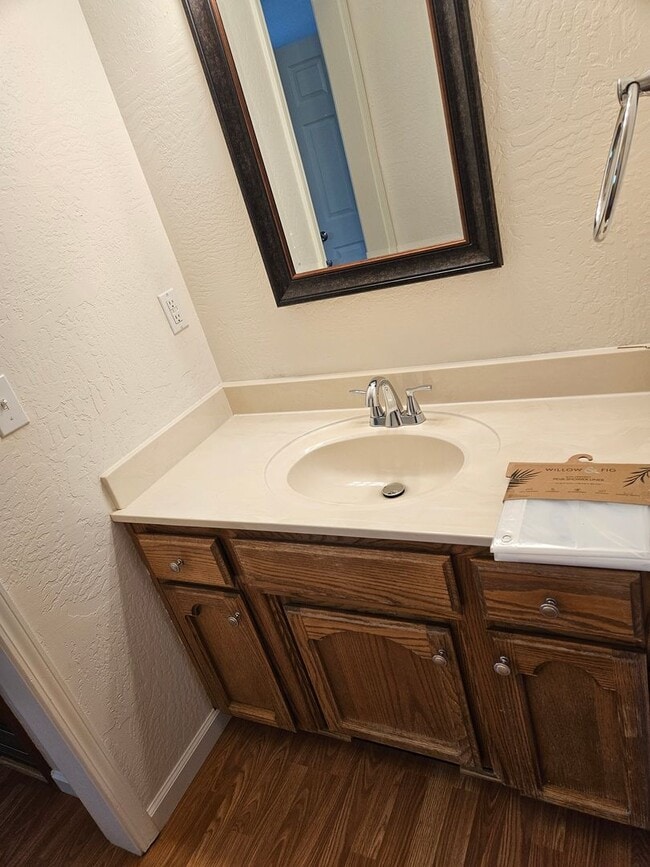 Building Photo - Turnkey Townhome