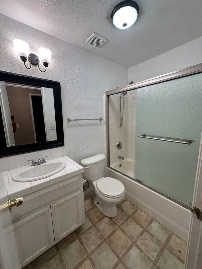 Building Photo - 1 Story Home