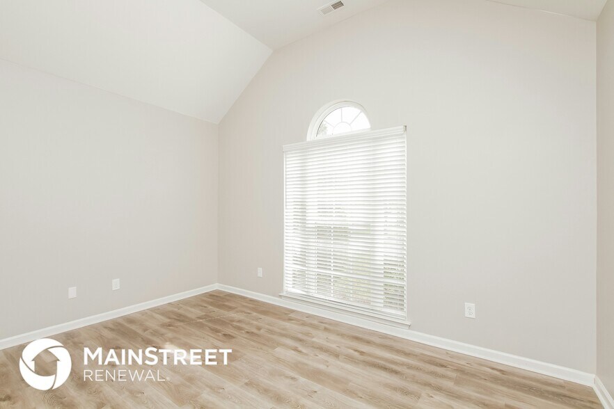 Building Photo - 7895 Sedgebrook Dr E