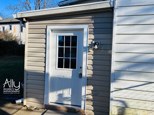 Primary Photo - 405 Elliott Ave