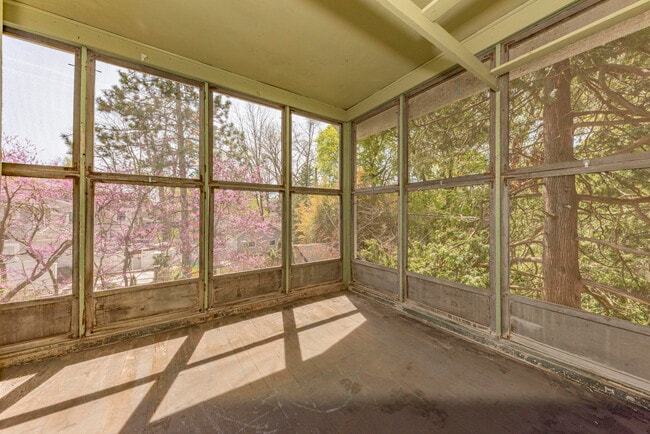 Building Photo - 1324 Wells St