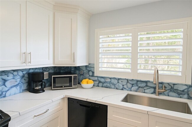 Building Photo - 451 Grove Isle Cir