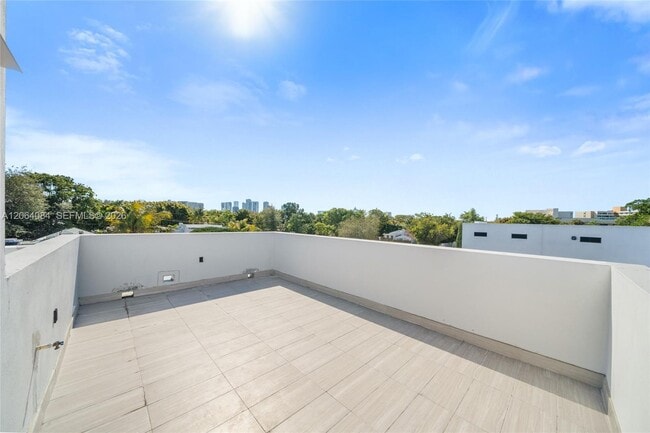 Building Photo - 11 NE 51st St