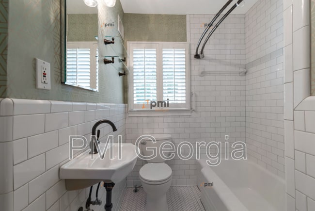 Building Photo - 2221 Melante Dr NE