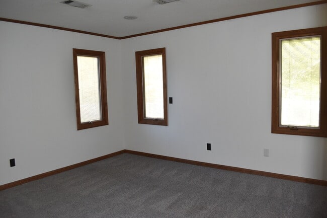 Building Photo - 959 Pleasant Valley Rd