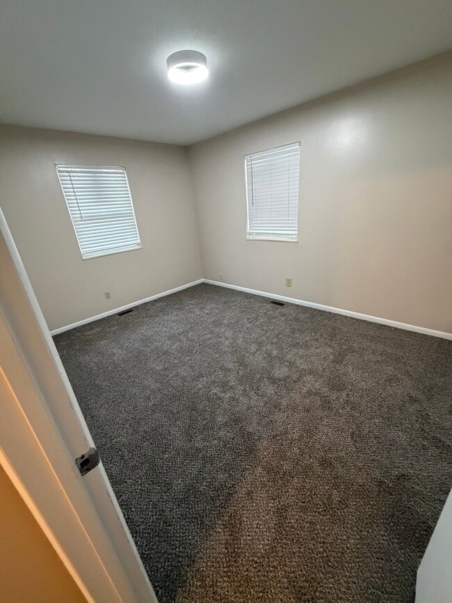 Building Photo - 4030 Redfern Dr