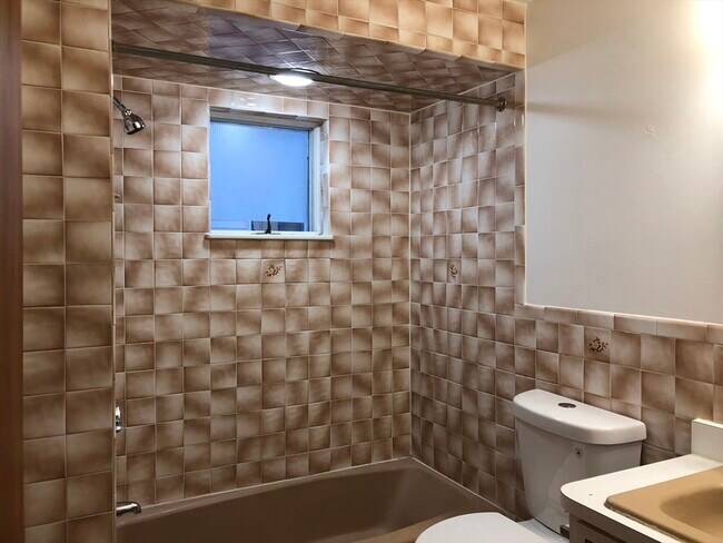 Building Photo - 14 K K Terrace