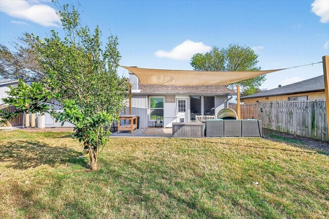 Building Photo - 1749 Dawn Breeze Dr