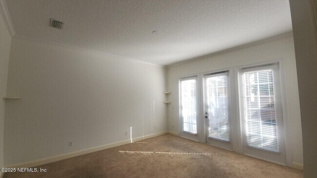 Building Photo - 654 S Loop Pkwy
