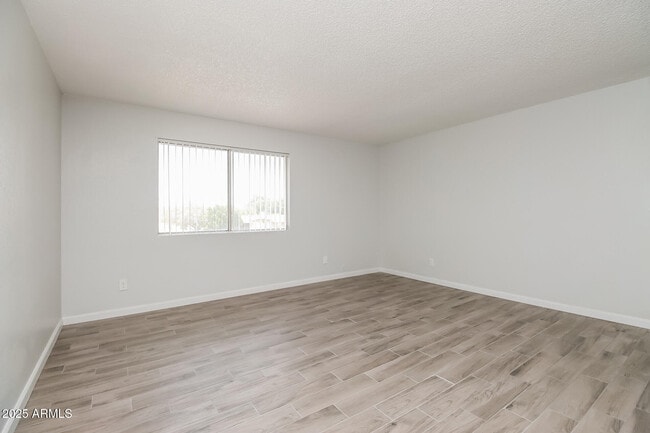 Building Photo - 1050 W University Dr