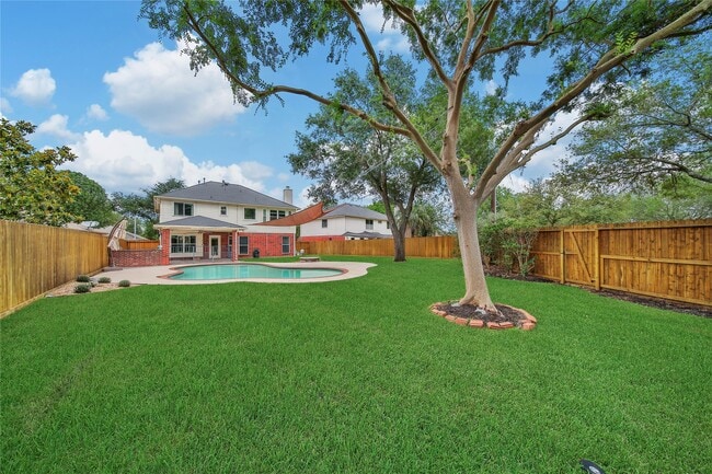 Building Photo - 16731 Creek Trail