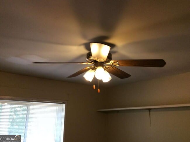 Building Photo - 105 E Mimosa Dr