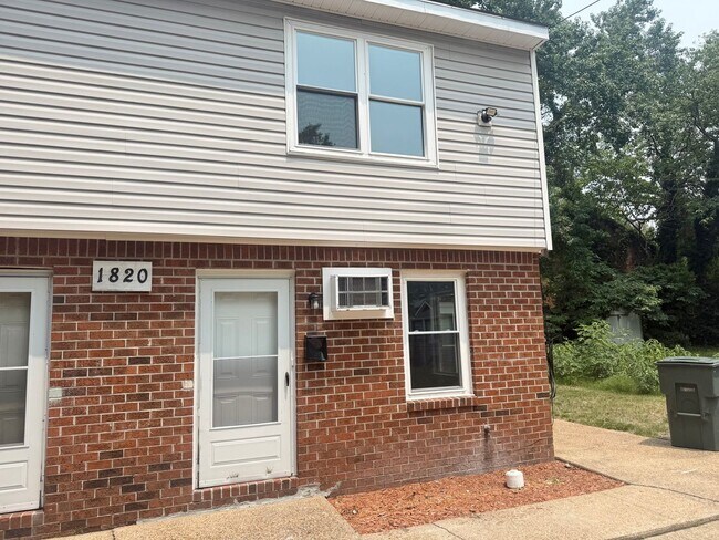 Building Photo - 1820 Parkview Ave