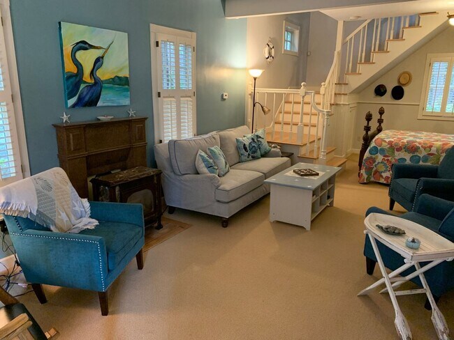 Building Photo - Charming 1BR House in Shelton