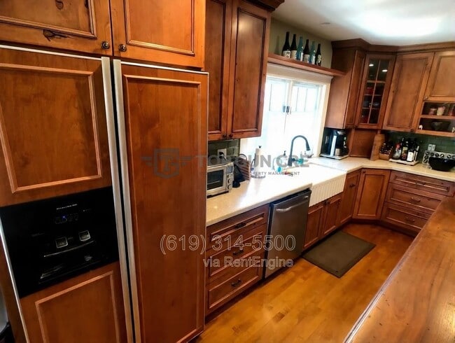 Building Photo - 4026-32 Utah St