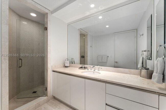 Building Photo - 16047 Collins Ave