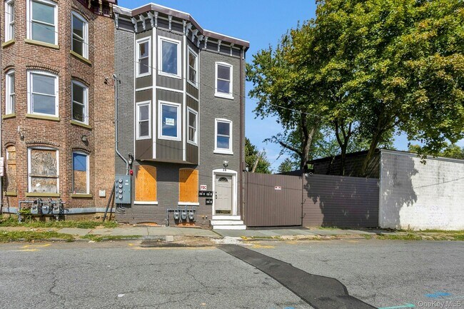 Building Photo - 70 Van Ness St