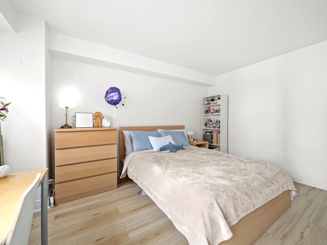 Building Photo - 6118 N Sheridan Rd