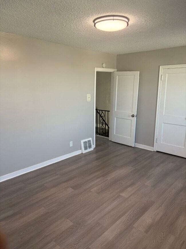 Building Photo - Gorgeous 3-Bedroom Townhome in Holmesburg! Available NOW!