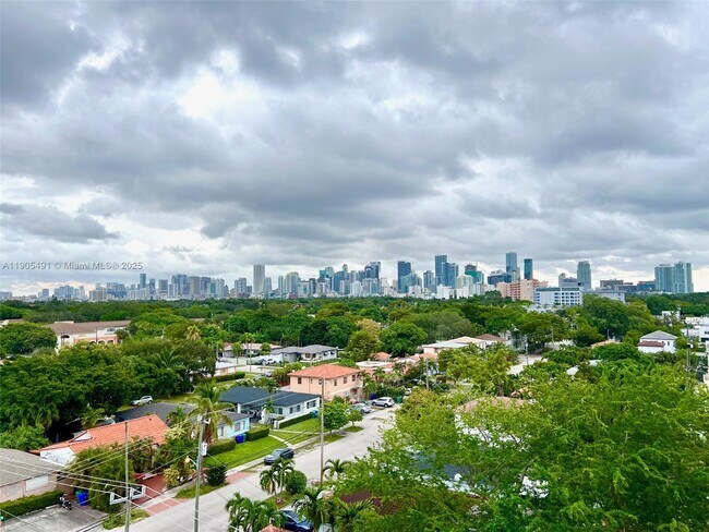 Building Photo - 1401 SW 22nd St