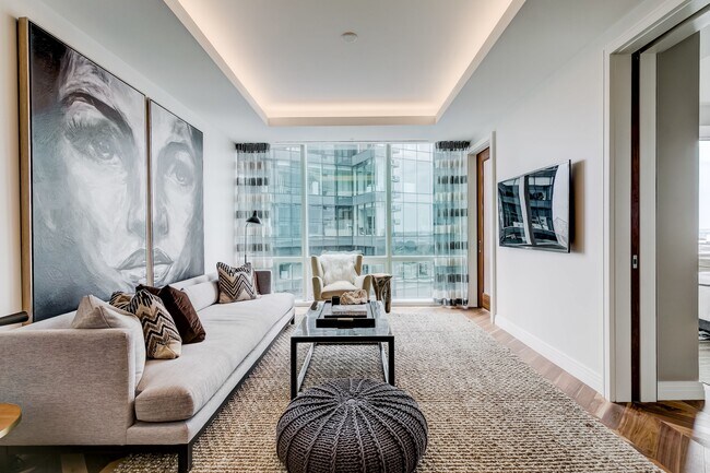 Primary Photo - 300 International Drive