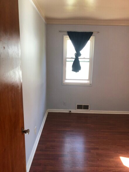 Building Photo - 3036 Greenfield Rd