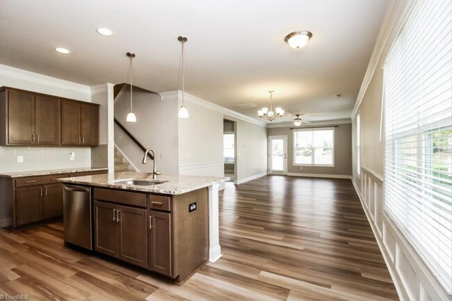 Building Photo - Impeccable maintenance-free 2 level 4 bedr...