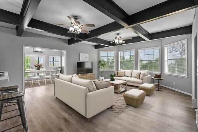 Building Photo - 401 Paradise Dr