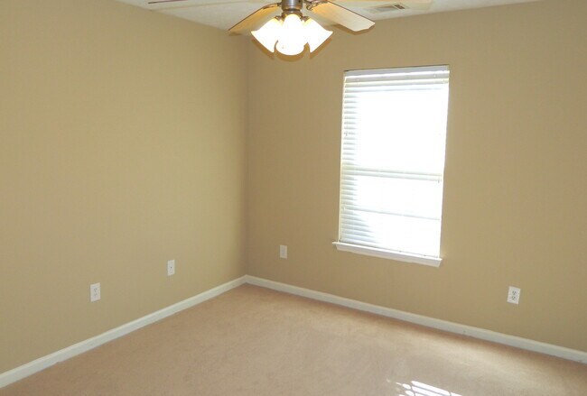 Building Photo - 1087 Waltons Pass