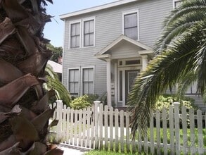 Building Photo - 2519 Bernardo De Galvez Ave