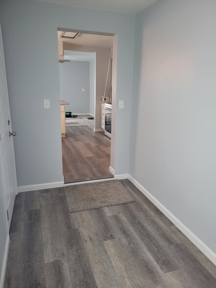 Building Photo - 183 Maple St