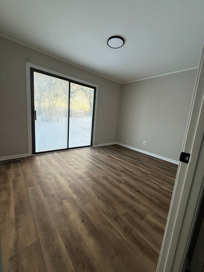 Building Photo - 210 Laurison St