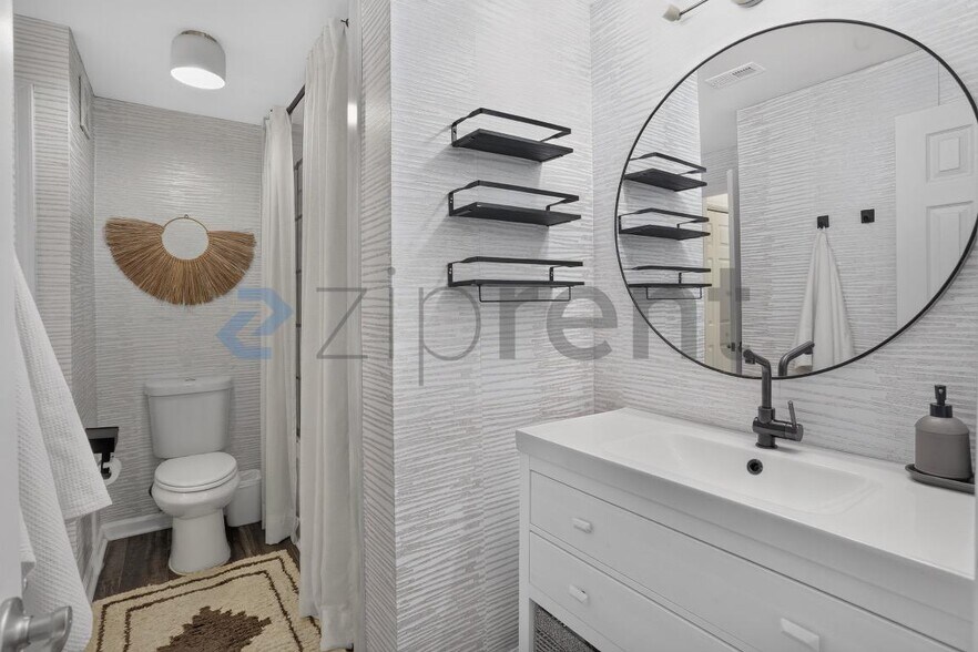 Building Photo - Unit