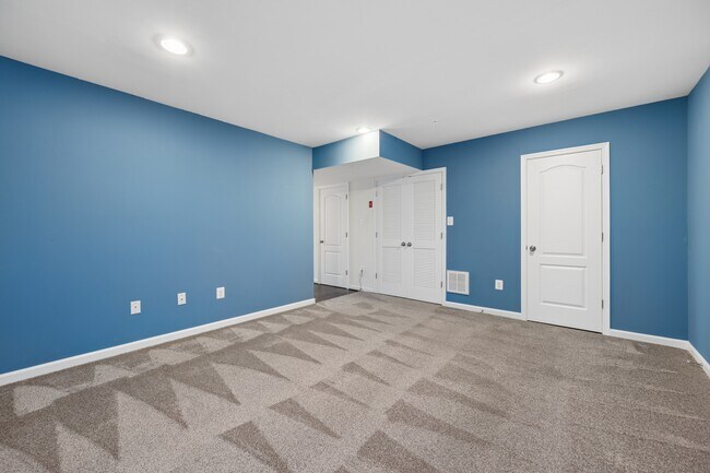 Building Photo - 6228 Newport Pl